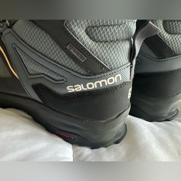 Pre loved Women’s Salomon Goretex Hiking Shoes/Boots Sz 9 - Picture 4 of 6